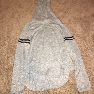 grey long sleeve hooded shirt